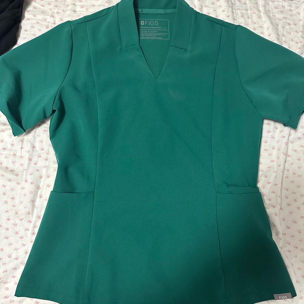 Figs Green Fitted Notched Collar Blouse